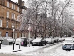 英国大降雪 多个机场跑道暂时关闭