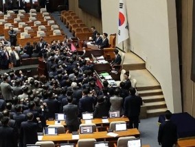 韩国国会通过代总统韩德洙弹劾案