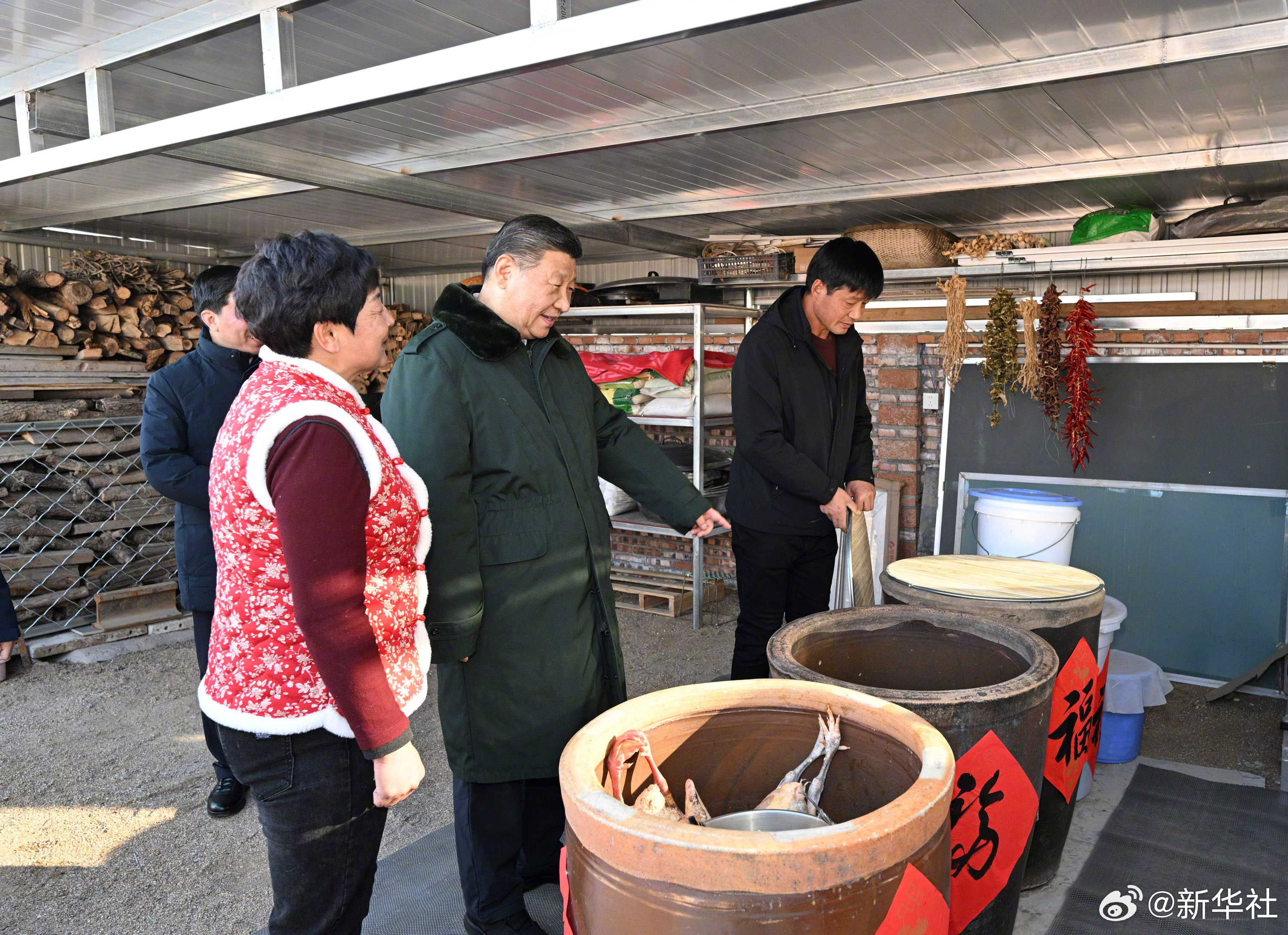 习近平在辽宁葫芦岛市看望慰问受灾群众